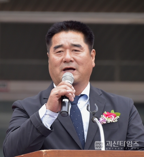 김낙영 군의회 부의장이 축사를 하고있다