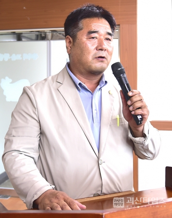 김낙영 부의장이 양돈농가 집단화에 따른 배경 설명을 하고있다